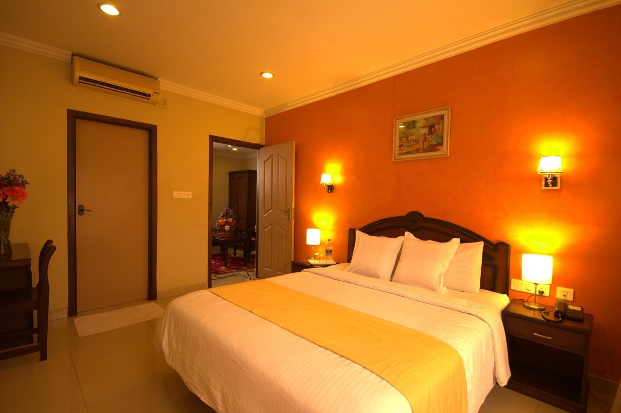 Hotel Mintflower Sultan Bathery Exterior photo